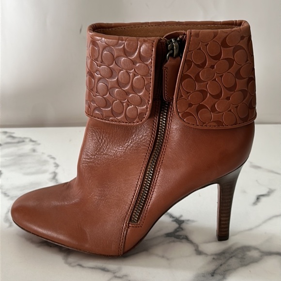 Coach- Mackenna CC logo ankle boot - Picture 7 of 16